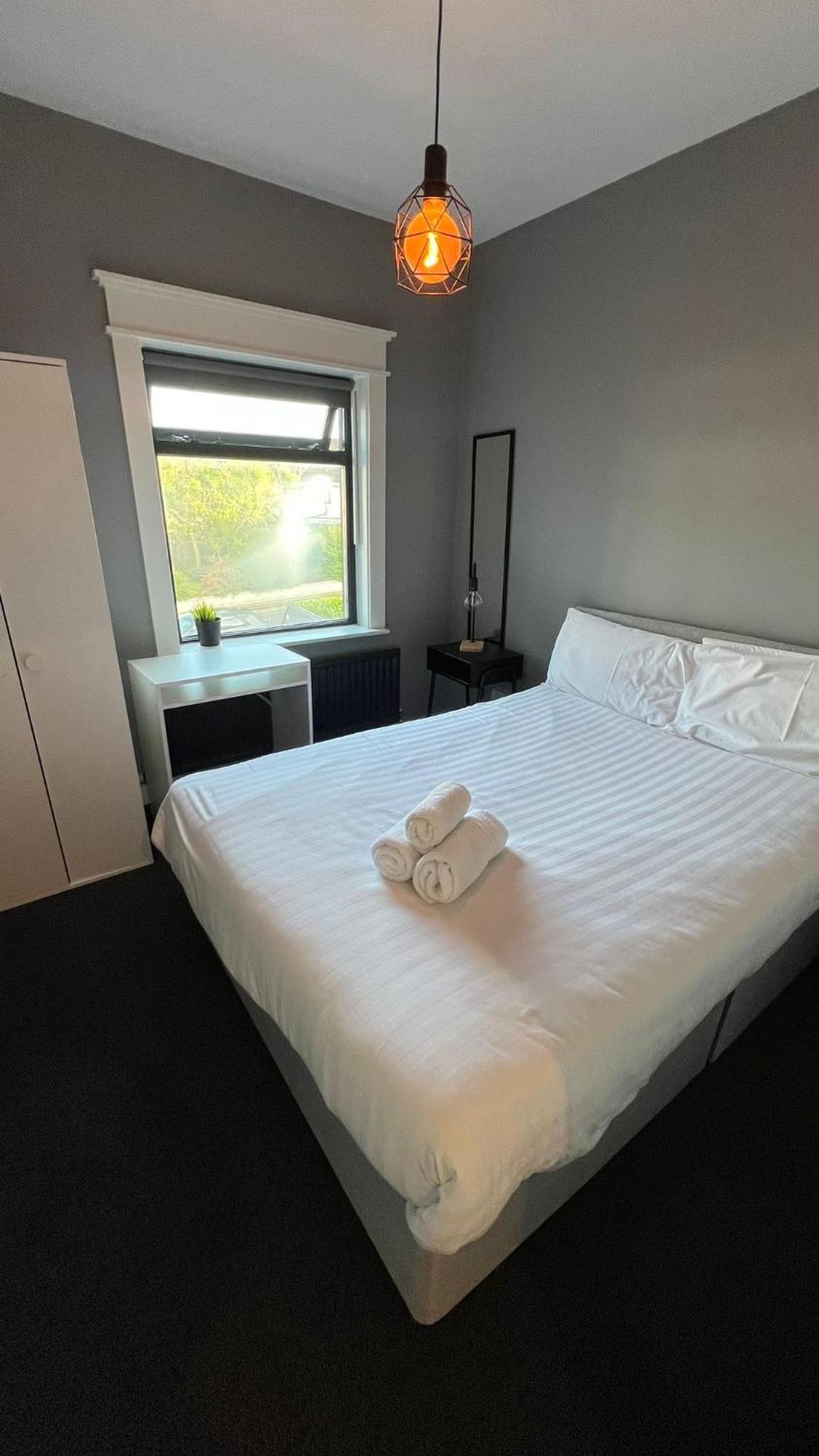 Twelve - Boutique Guest House -Galway City Centre -6 Bed En-Suite - Free Parking Экстерьер фото